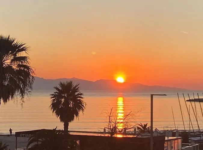 Апартаменты Lungomare Poetto Loft Кальяри